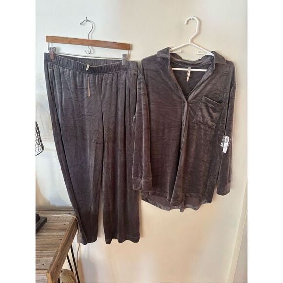 Soma Pajama Set - Picture 1 of 6